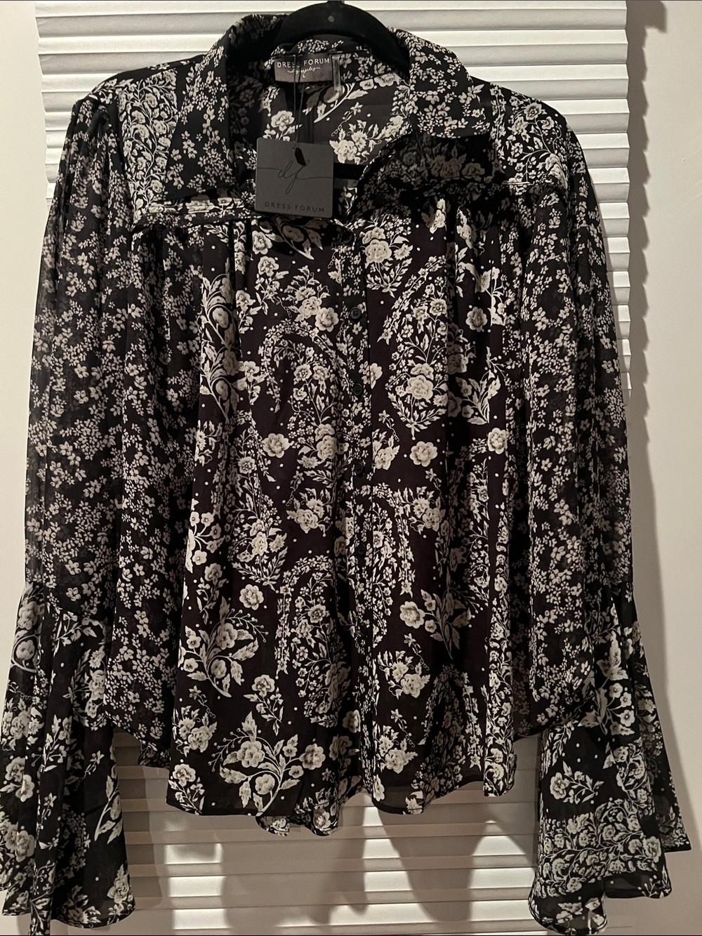 Dress Forum Black and White Floral Button-Up Blouse